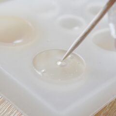 レジンの気泡を消す基本テクニックと失敗しない方法