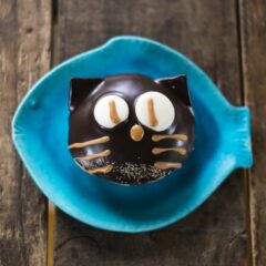 猫がチョコを食べたら危険！絶対NGの理由とは？